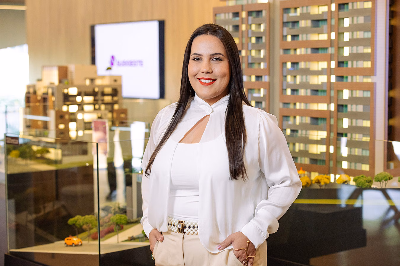 Retrato corporativo de executiva da Construtora Sudoeste para WhatsApp